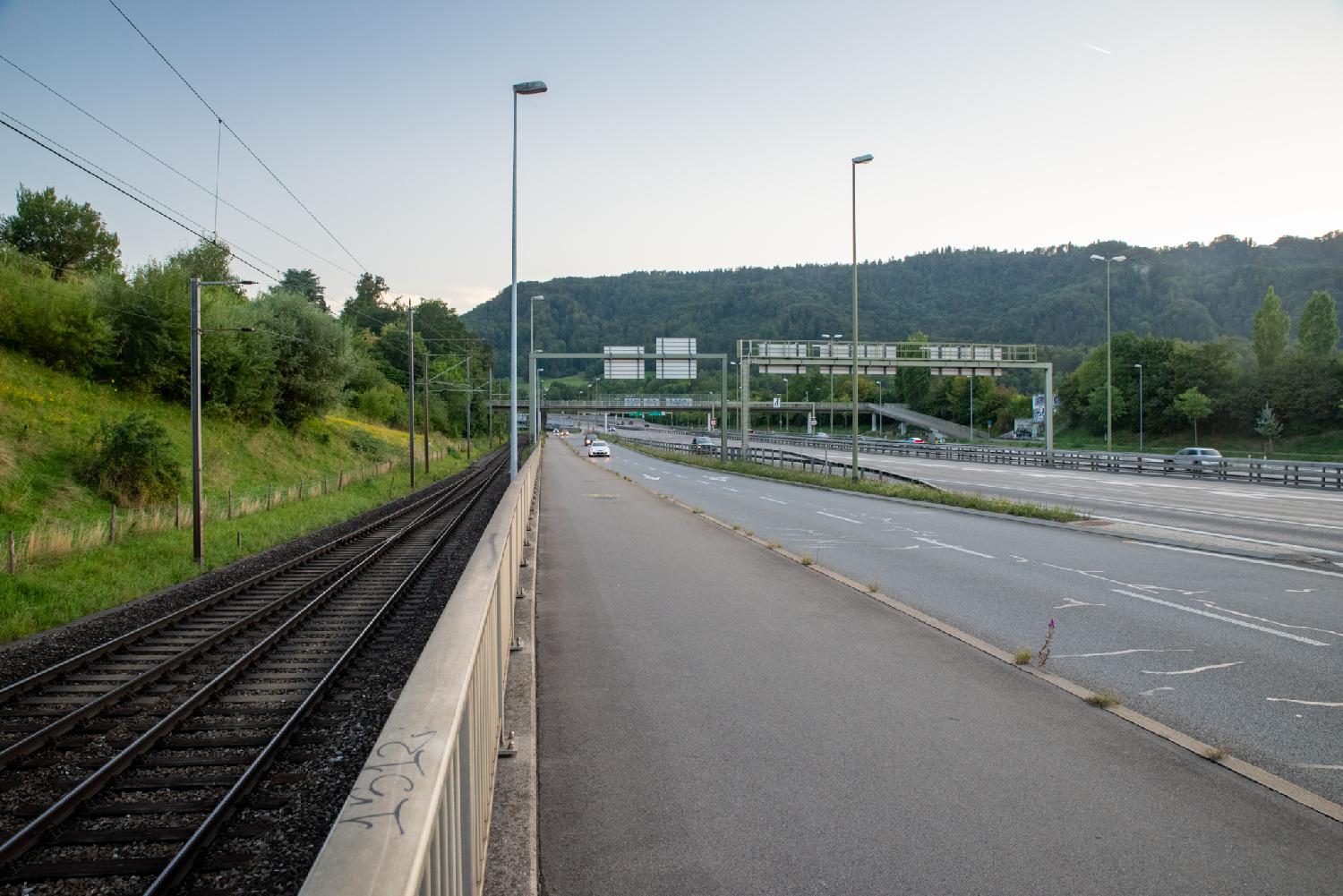 Zürich Allmendstrasse, between the Autobahn and the train tracks